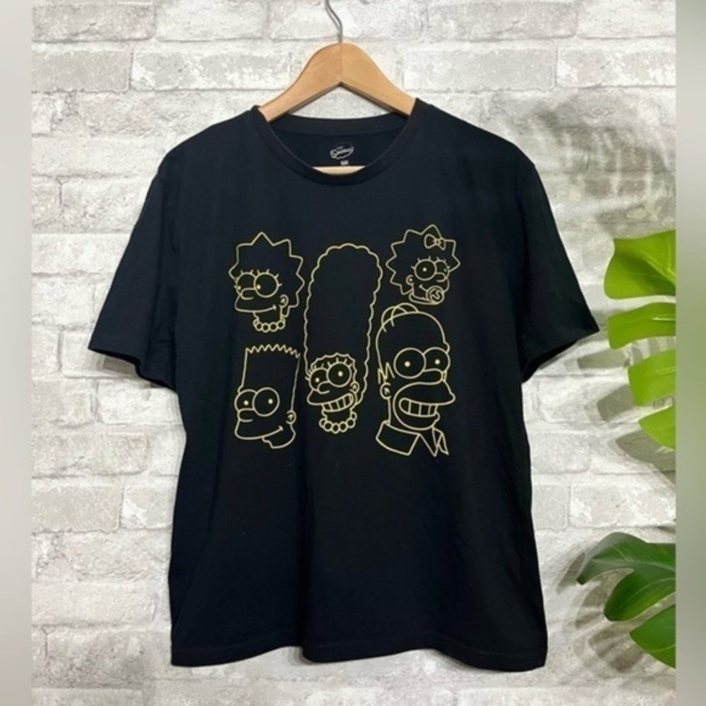 SIMPSONS | black short sleeve Simpson’s  family graphic tee yellow - size medium
